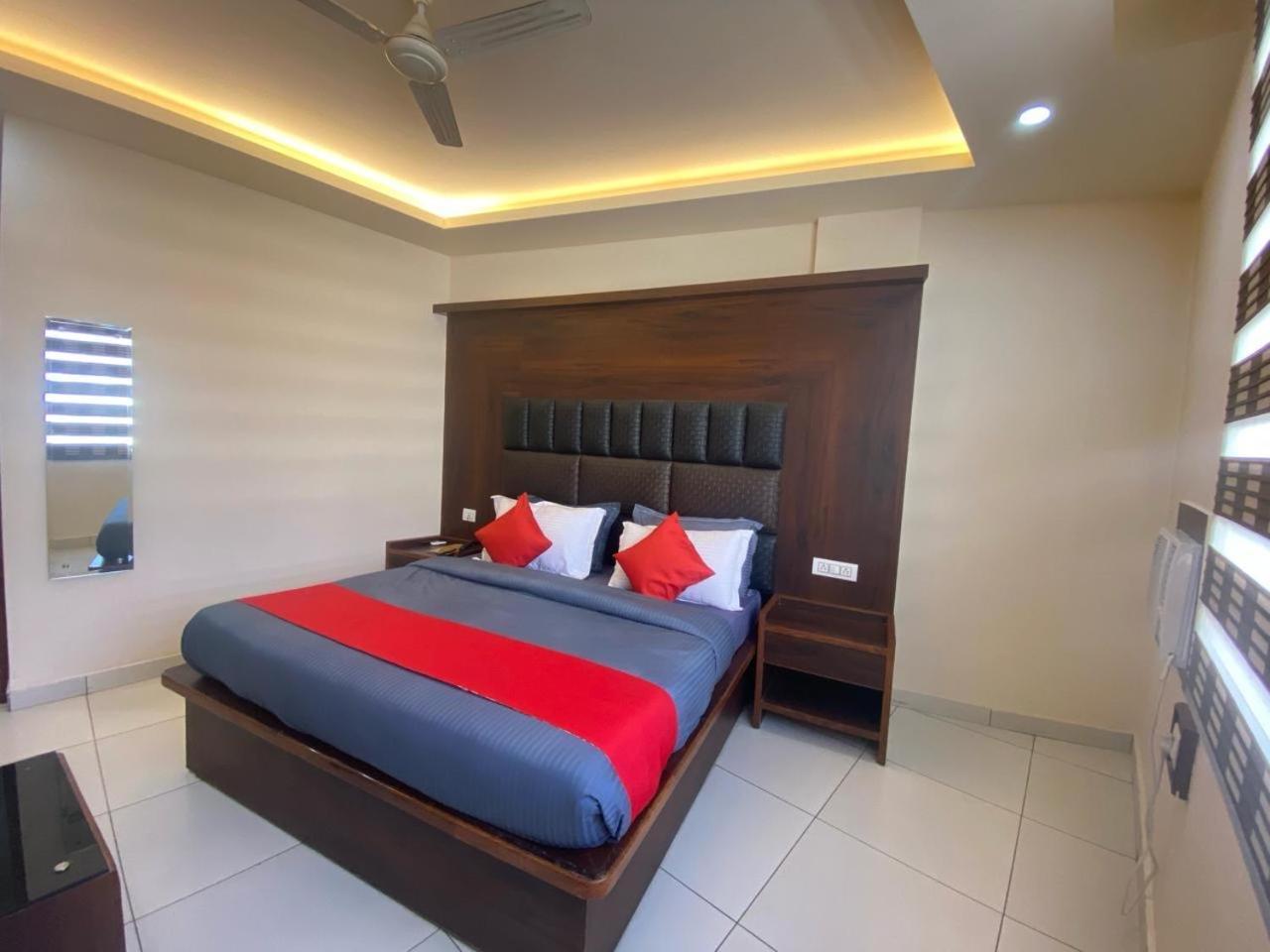 Hotel Katra Royal Stay מראה חיצוני תמונה